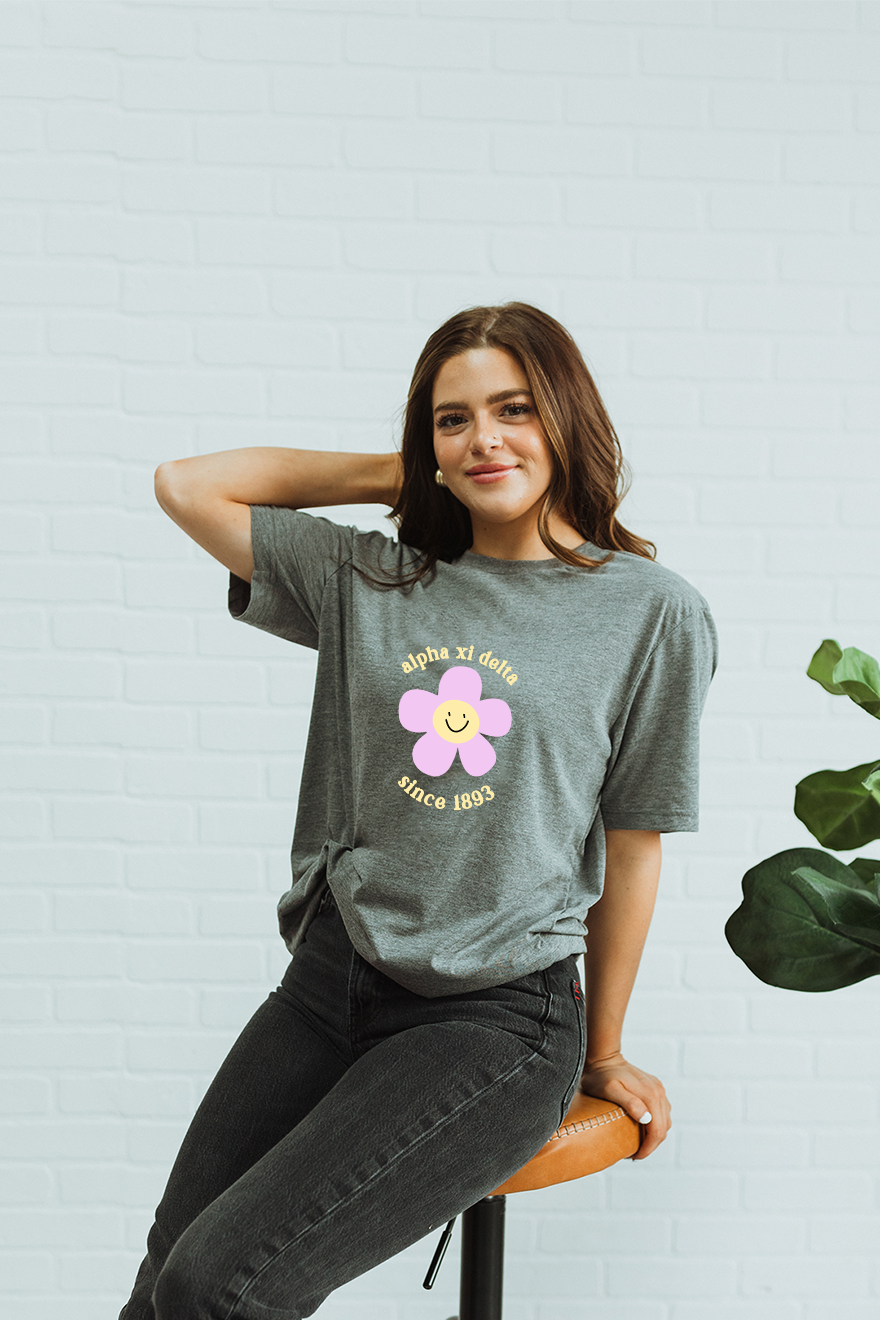 Grey Daisy tee - Alpha Xi Delta