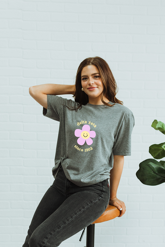 Grey Daisy tee - Delta Zeta