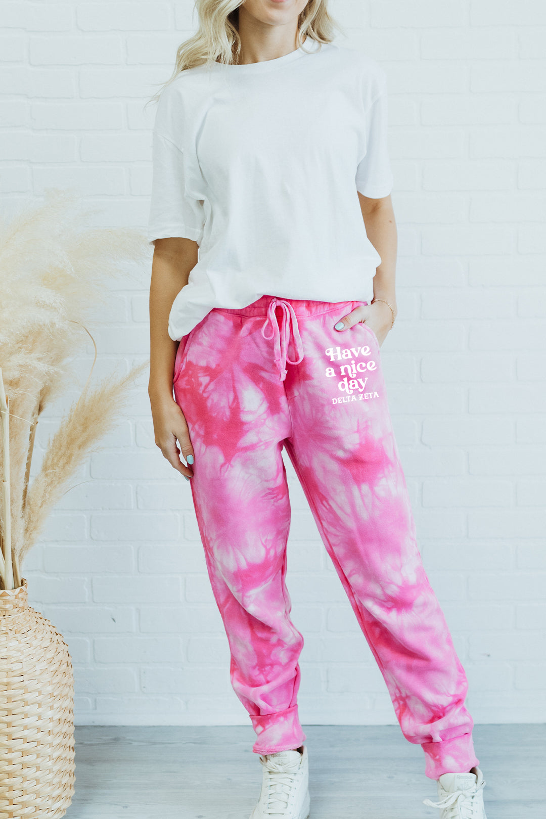 White sweatpants tie online dye